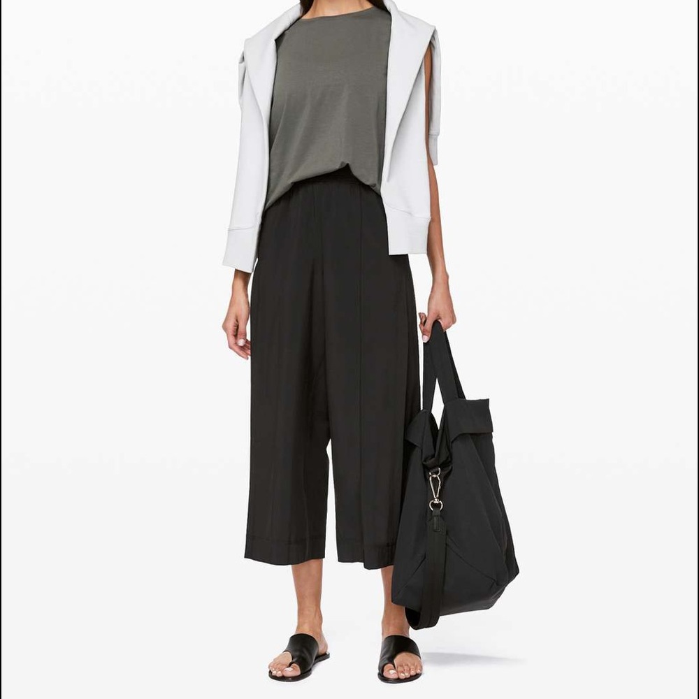 Lululemon wanderer culottes black size 6